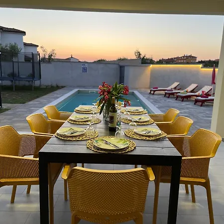 Leandra فودنيان