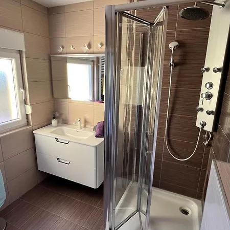 Leandra فودنيان