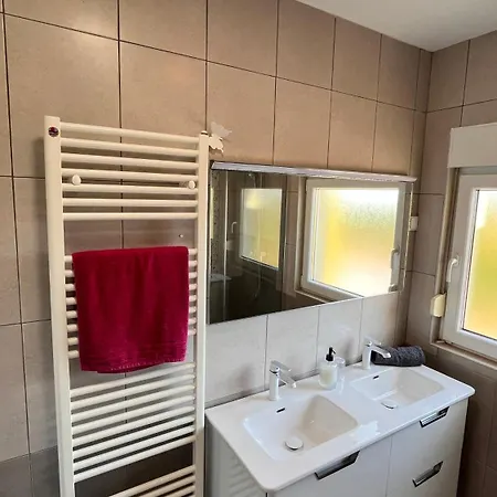 Leandra فودنيان